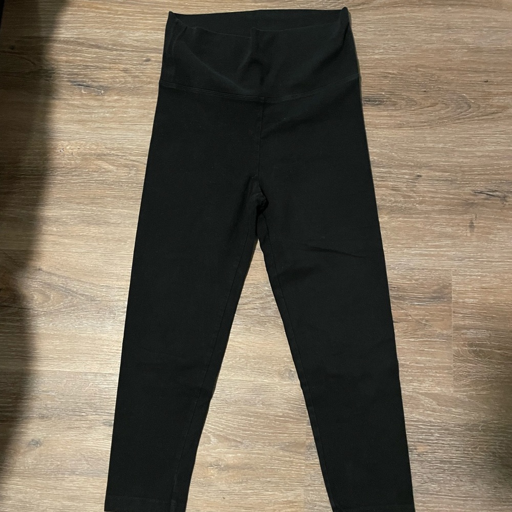 Victoria Secret Cropped Leggings in Black
